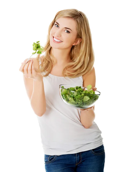 Smiling woman eating salat — Stock Photo, Image