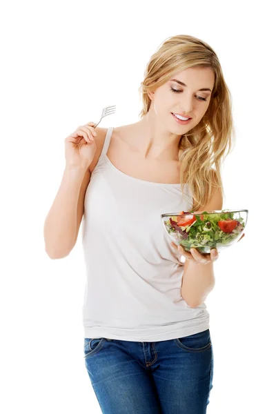 Mulher sorrindo comer salat — Fotografia de Stock