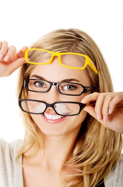 Mujer joven con anteojos — Foto de Stock