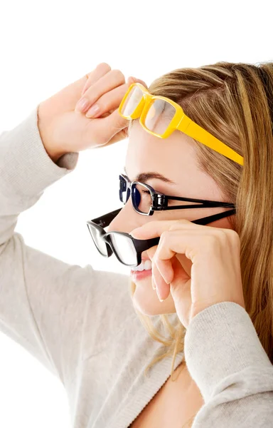 Mujer joven con anteojos —  Fotos de Stock