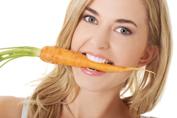 Young woman with the carrots — Stock Photo, Image