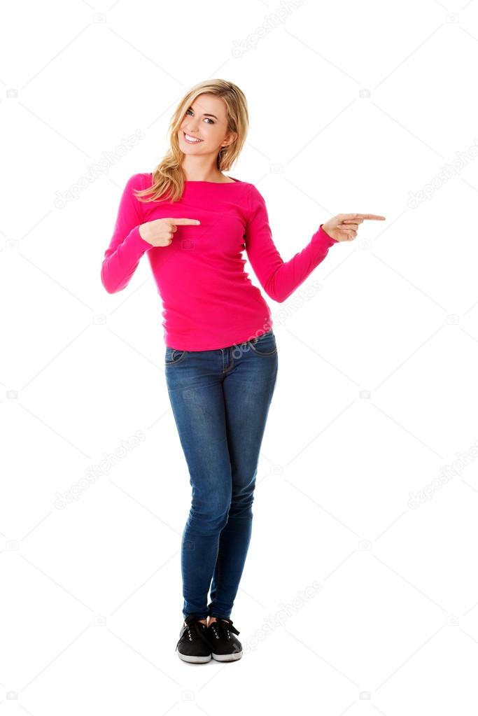 Casual woman presenting a copyspace.