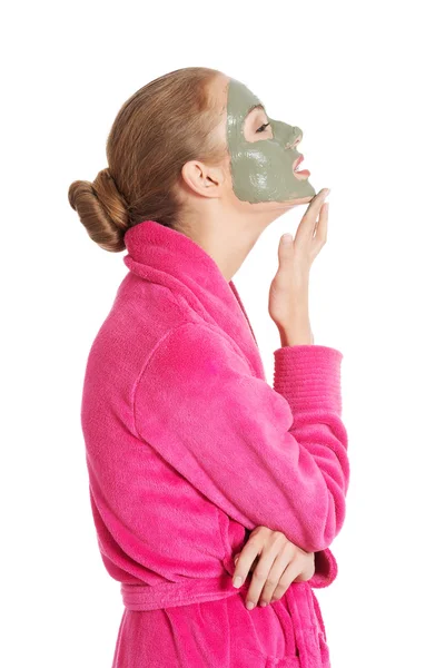 영양 얼굴 마스크와 편안한 여자 — 스톡 사진