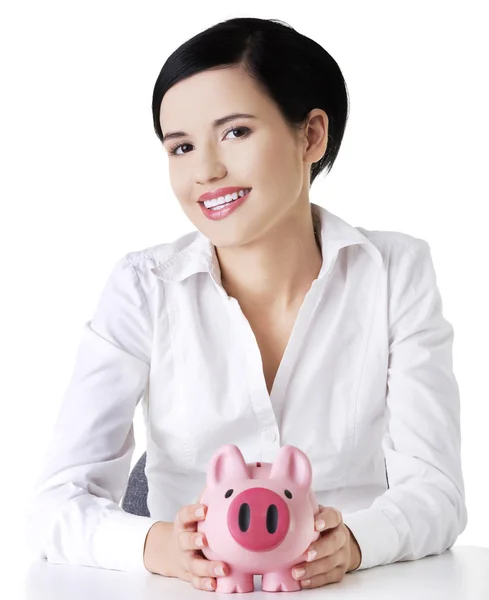 Szczęśliwy bizneswoman gospodarstwa piggy bank — Zdjęcie stockowe