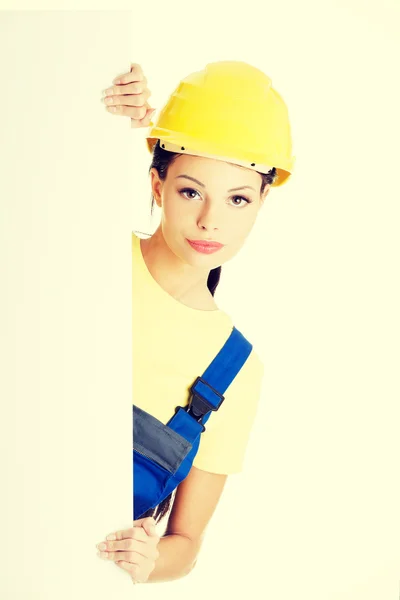 Female construction worker with blank board — Stock Photo, Image