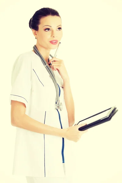 Médica feminina usando computador tablet — Fotografia de Stock