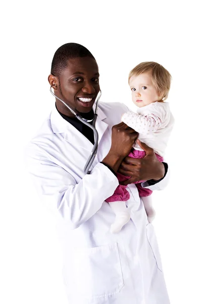 Médecin souriant avec petit bébé — Photo