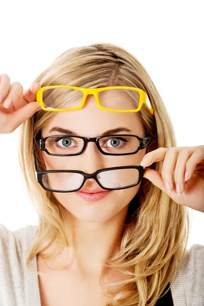 Junge Frau mit Brille — Stockfoto