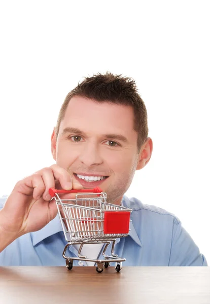 Hombre con una pequeña cesta de la compra . — Foto de Stock