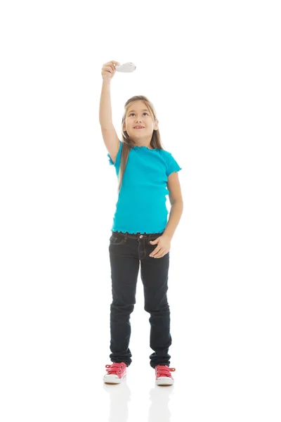 Niña jugando avión pequeño — Foto de Stock