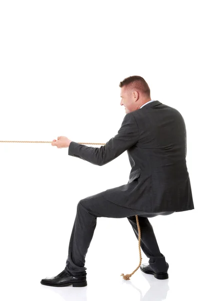 Hombre dragando una cuerda — Foto de Stock