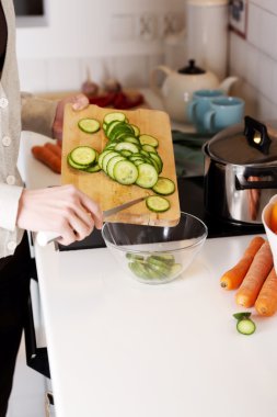 Salatalık Dilimleme kadın