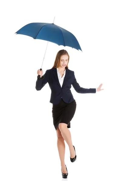 Femme d'affaires dansant avec parapluie — Photo