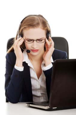 İşkadını baş ağrısı ile