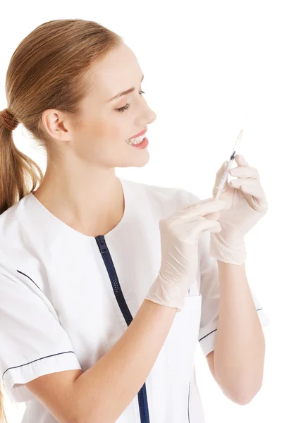 Dentista segurando uma seringa — Fotografia de Stock