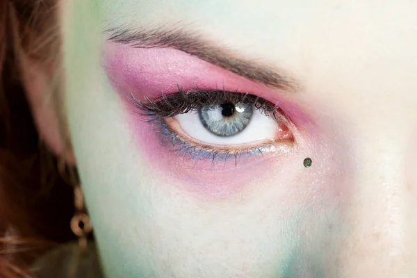 Mujer con maquillaje artístico —  Fotos de Stock