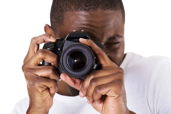 Fotógrafo negro haciendo fotos — Foto de Stock