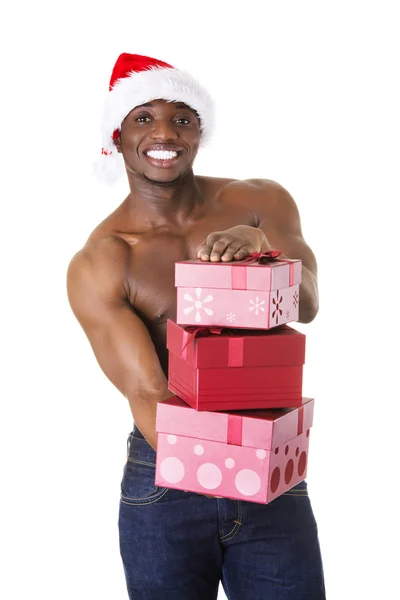 Homem negro segurando presentes de Natal — Fotografia de Stock