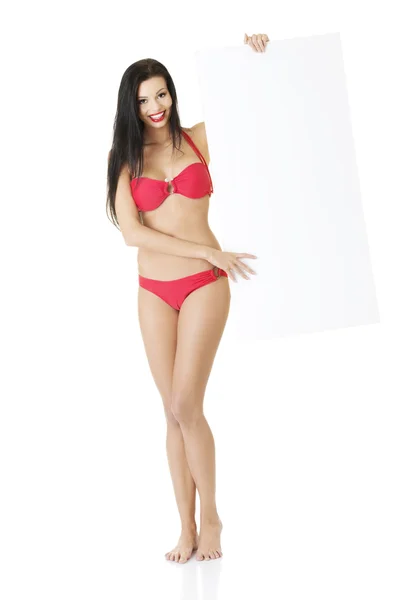 Sexig kvinna i baddräkt holding banner — Stockfoto