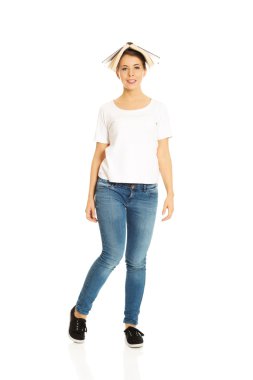 Kadın holding kitap başında