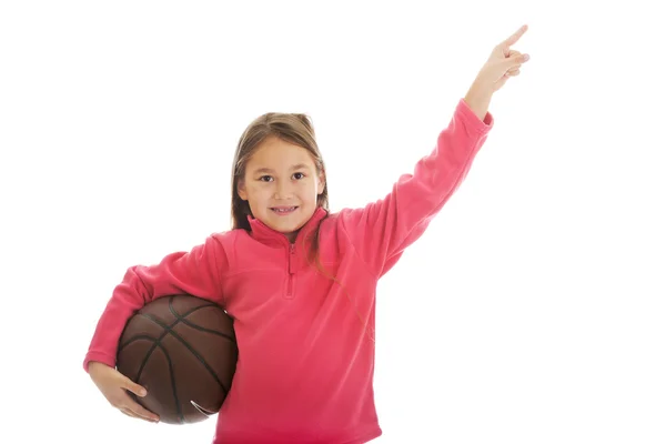 Chica sosteniendo pelota cesta —  Fotos de Stock