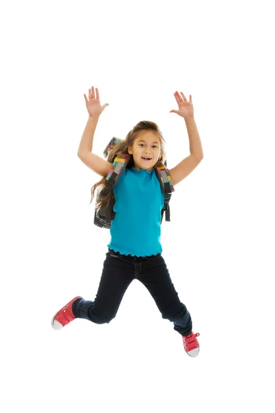 Flicka med väska hoppar högt — Stockfoto