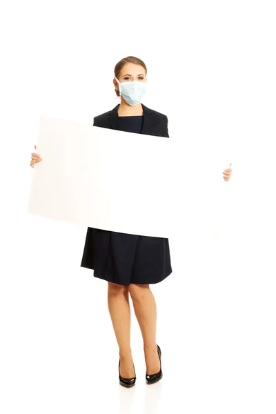 Mujer sosteniendo bandera blanca — Foto de Stock