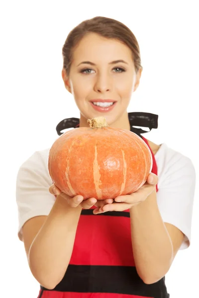 Young woman holding a pumpkin — Stock Photo, Image