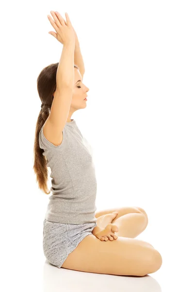 Mujer relajándose por yoga —  Fotos de Stock