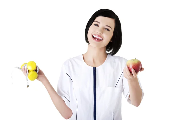 Nutritionist holding lifts and apple — Stock Photo, Image