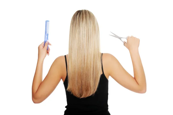 Woman holding comb and scissors — Stock Photo, Image