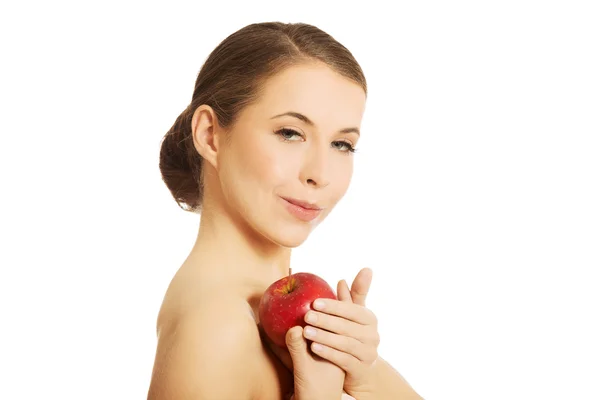 Mujer sosteniendo una manzana — Foto de Stock