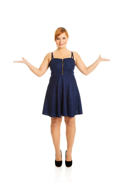 Woman with arms outstretched — Stock Photo, Image