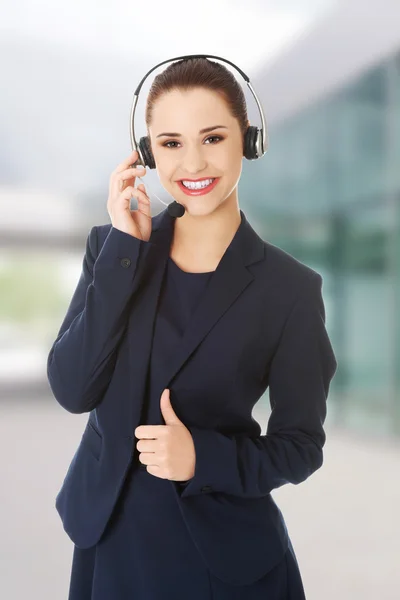 Mujer del centro de llamadas con auriculares . —  Fotos de Stock