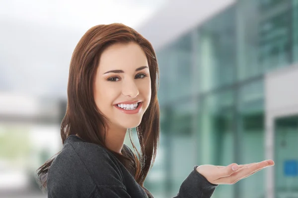 Woman showing something — Stock Photo, Image