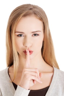 kadın yapım sessizlik jest