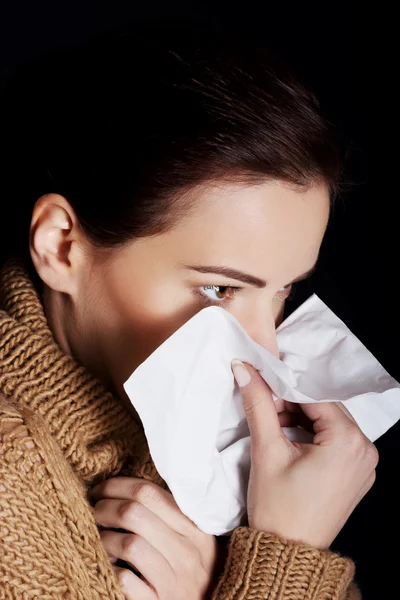 Woman sneezing — Stock Photo, Image