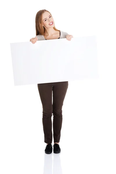 Žena držící prázdný nápis — Stock fotografie