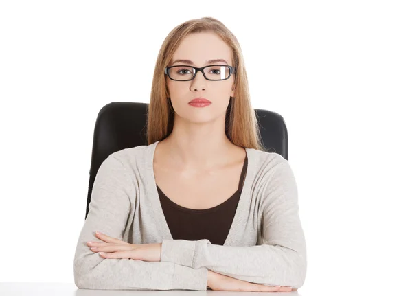 Mujer seria en gafas — Foto de Stock