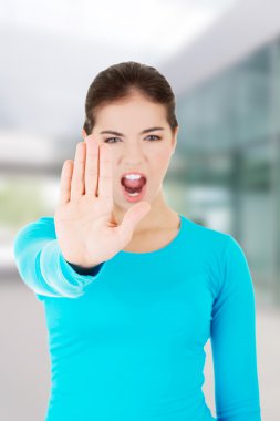 bir dakika, genç kadın tarafından gösterdi hareketi durdur