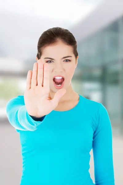 Houd op, stop gebaar toonde door jonge vrouw — Stockfoto