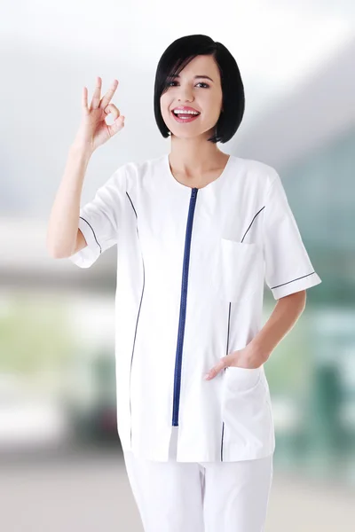 Young female doctor or nurse gesturing perfect — Stock Photo, Image