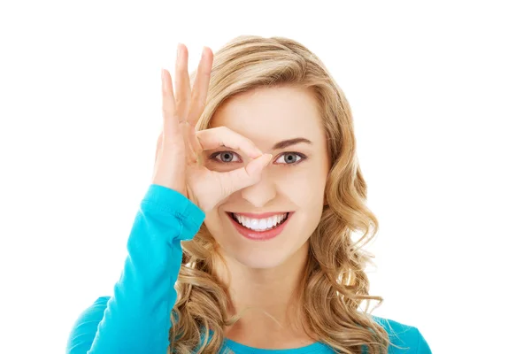 Portrait of a woman showing ok sign — Stock Photo, Image