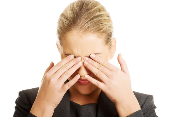 Frau mit Augenschmerzen — Stockfoto