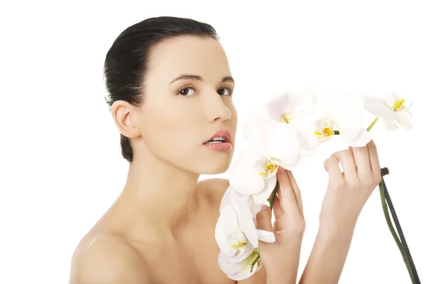 Mujer con una orquídea — Foto de Stock