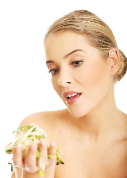 Woman holding a cuckooflower — Stock Photo, Image