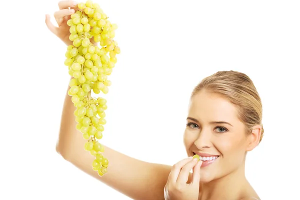 Nude woman eating grapes — Stock Photo, Image