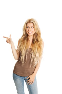 Sola doğru işaret eden öğrenci kadın portresi