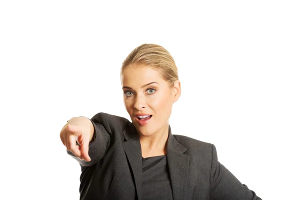 Bizneswoman wskazująca na ciebie — Zdjęcie stockowe