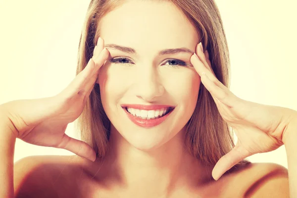 Portrait of beautiful caucasian woman with fresh clean skin. — Stock Photo, Image